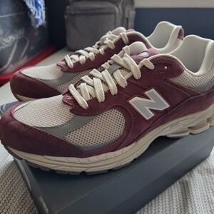 New Balance 2002R Sneakers (Brand New) Mens 10.5 Womens 12